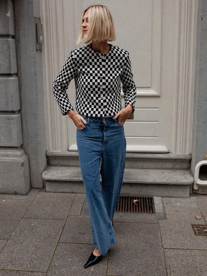 Ý tưởng trang phục quần jean cạp trễ cho phụ nữ