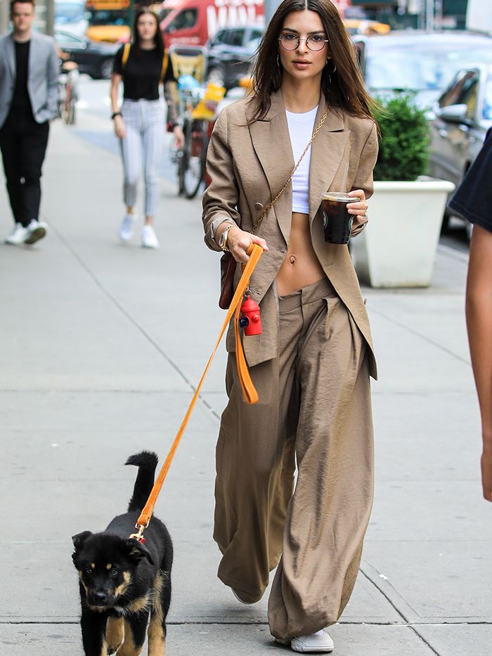 Ý tưởng trang phục quần jean cạp trễ cho phụ nữ