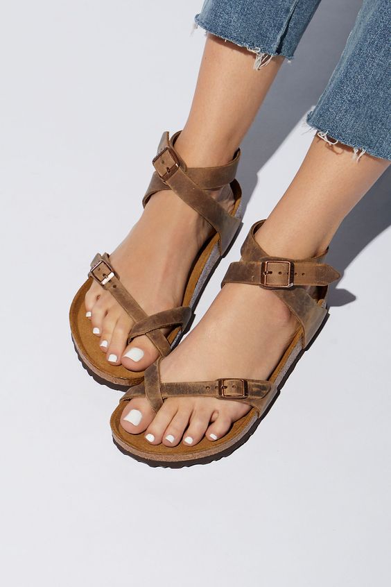 Các Mẫu Sandal Giúp Nàng Chinh Phục Chàng Một Cách Dễ Dàng