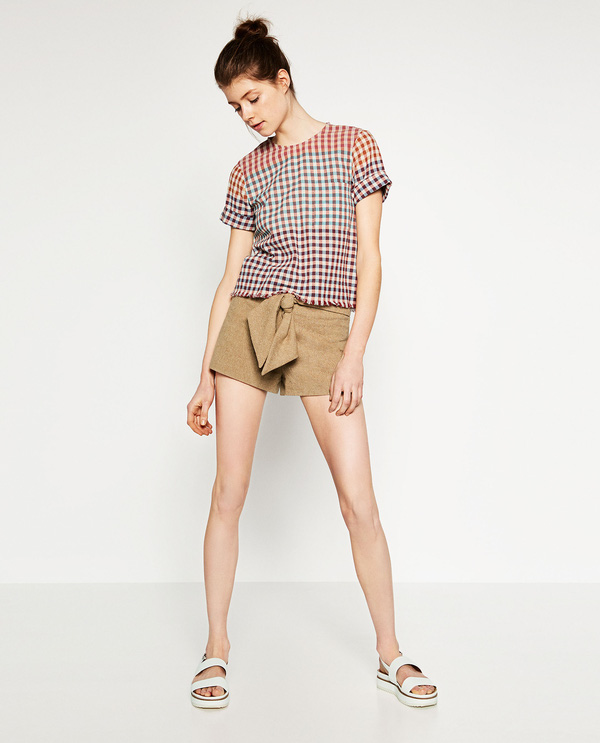 Cách phối đồ quần shorts với giày sandals