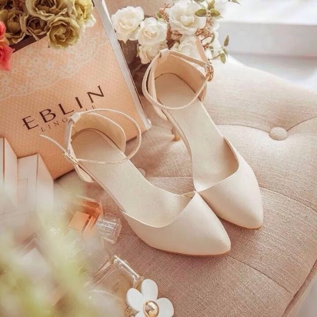  Những đôi giày màu nude sẽ không tố cáo chiều cao khiêm tốn của bạn đâu!