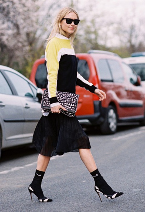 Mách bạn 3 nguyên tắc phối giày cao gót với tất phù hợp