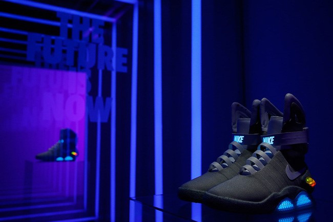 Giày Nike tự thắt dây đèn LED Giày Nike tự thắt dây đèn LED