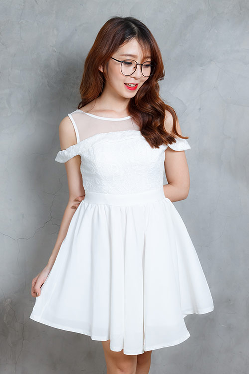 Phối trang phục cùng Giày xăng đan nữ XĐN01 Phối trang phục cùng Giày xăng đan nữ XĐN01