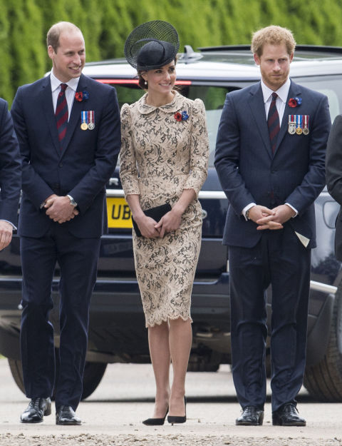 kate-middleton-trang-phuc-don-khach-vip