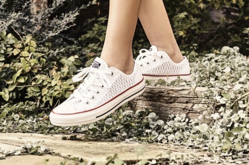 Những mẫu giày nữ sneaker mới nhất 2022