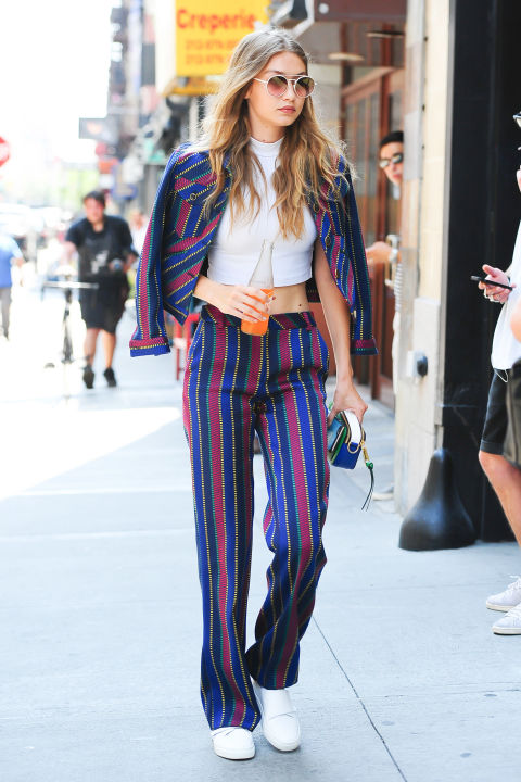 phối đồ sexy như người mẫu Gigi Hadid