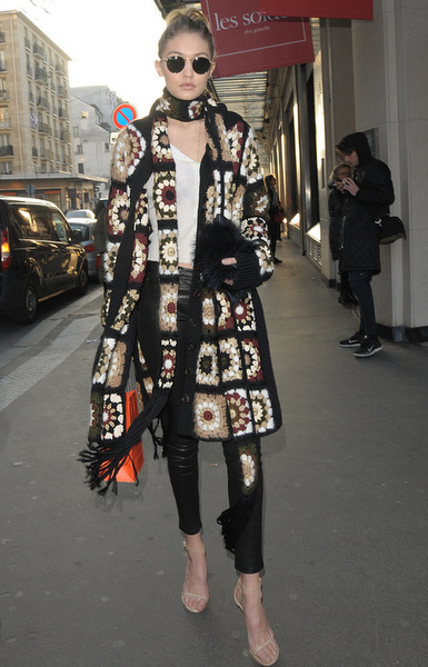 Gigi Hadid ấn tượng ở Paris