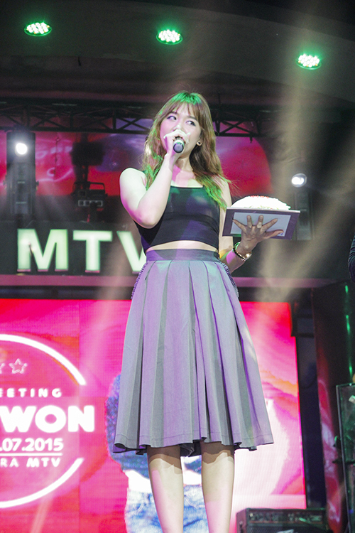 Cách ăn mặc quyến rũ như Hari Won