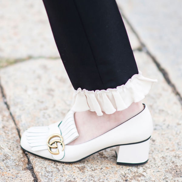 Giày loafer màu trắng viền đen tinh tế