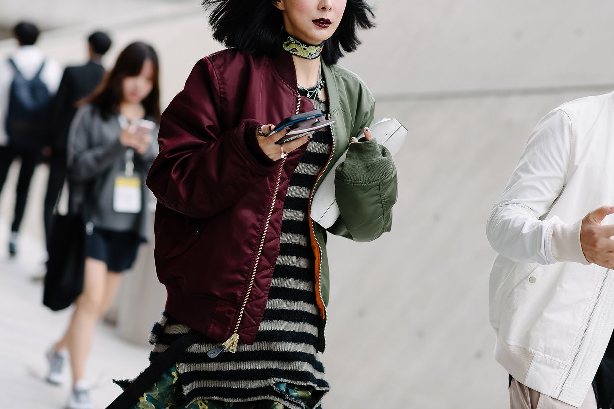 Độc đáo, cá tính, và ấn tượng- Seoul quy tụ những mẫu street style vô cùng hiện đại. Độc đáo, cá tính, và ấn tượng- Seoul quy tụ những mẫu street style vô cùng hiện đại.