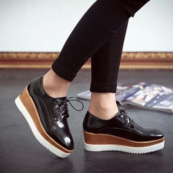 Tẩy trắng giày sneaker Mẹo giúp giày cũ trông như mới