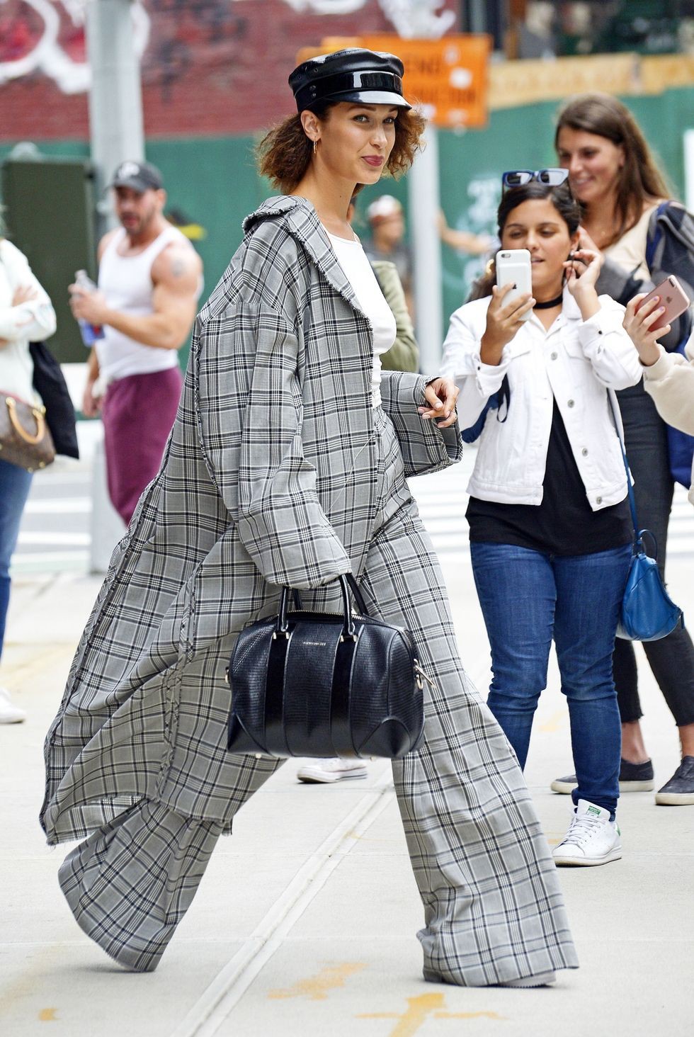 5 ngôi sao quốc tế có street style đẹp nhất tuần qua