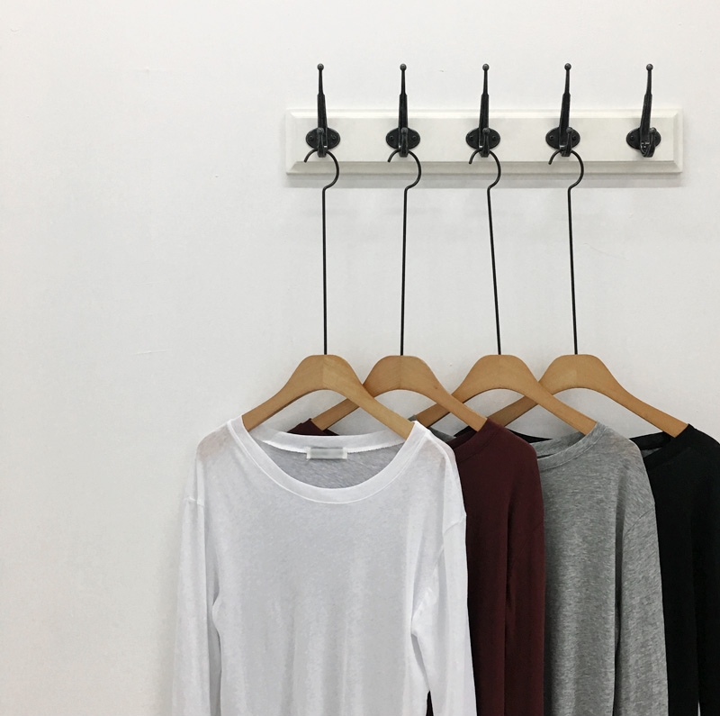 Áo thun một item basic nhưng lại có thể hô biến ra rất nhiều phong cách khác nhau