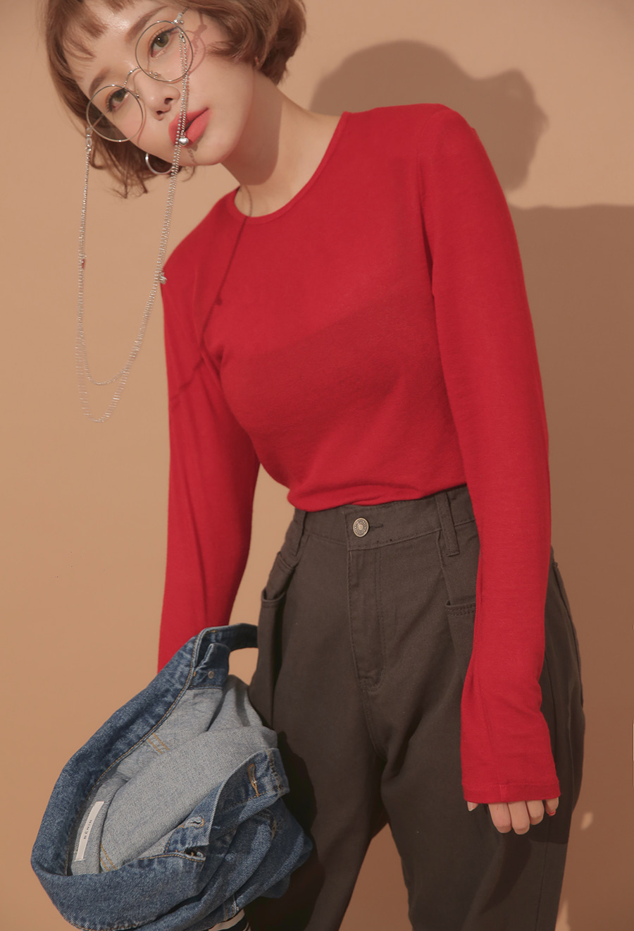 Áo thun một item basic nhưng lại có thể hô biến ra rất nhiều phong cách khác nhau