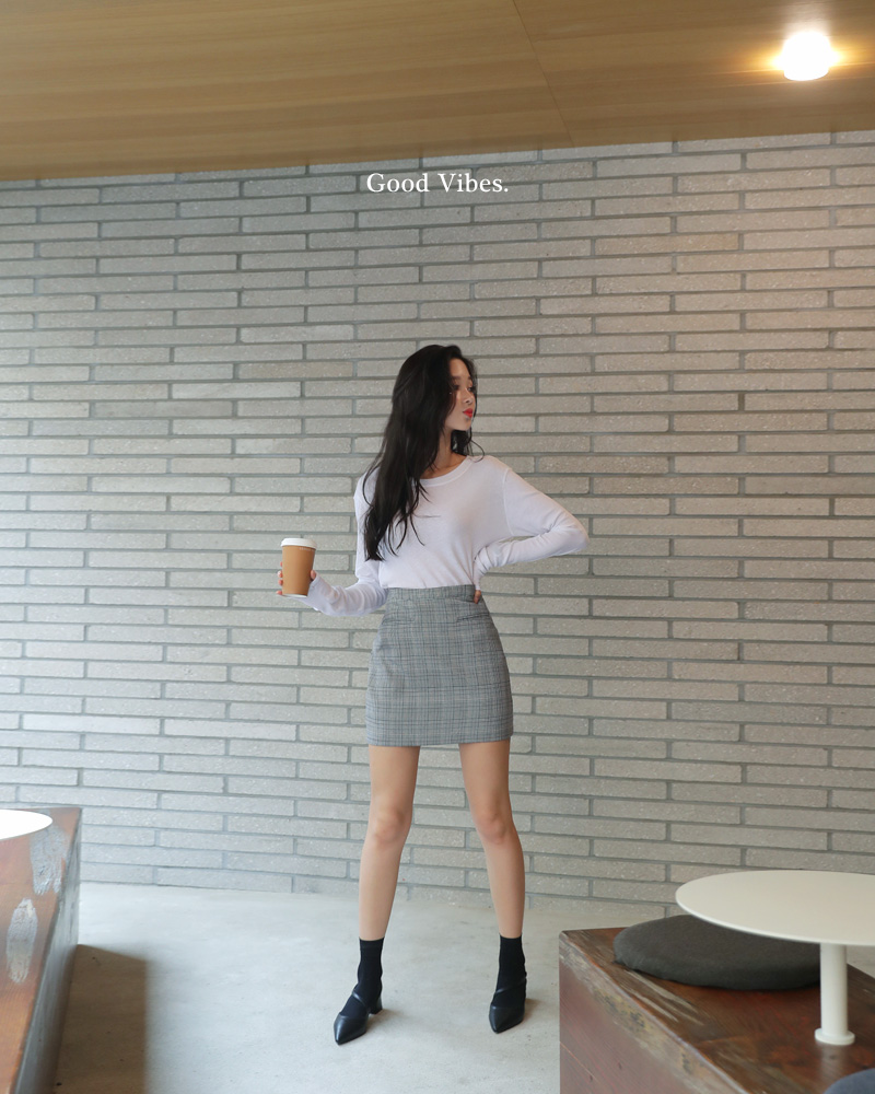 Áo thun một item basic nhưng lại có thể hô biến ra rất nhiều phong cách khác nhau