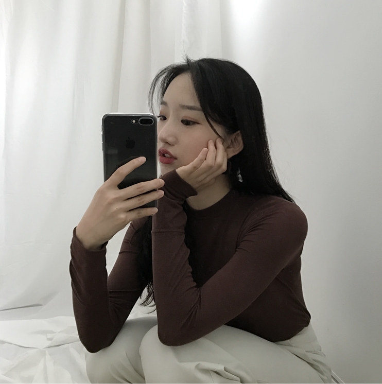 Áo thun một item basic nhưng lại có thể hô biến ra rất nhiều phong cách khác nhau