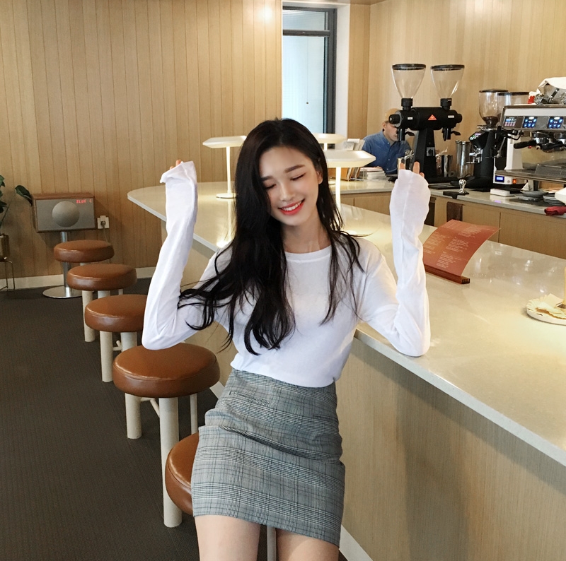 Áo thun một item basic nhưng lại có thể hô biến ra rất nhiều phong cách khác nhau