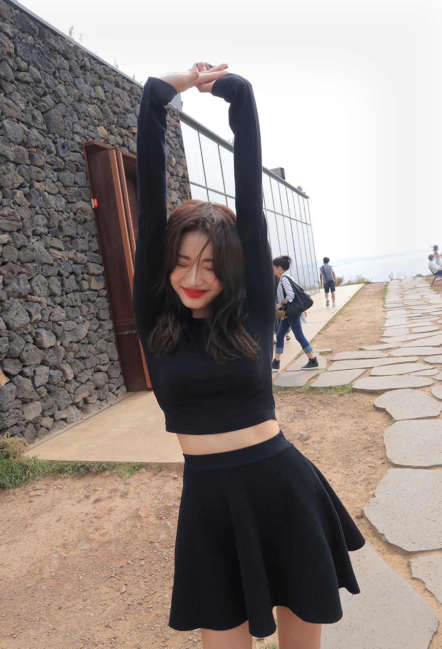 Áo thun một item basic nhưng lại có thể hô biến ra rất nhiều phong cách khác nhau