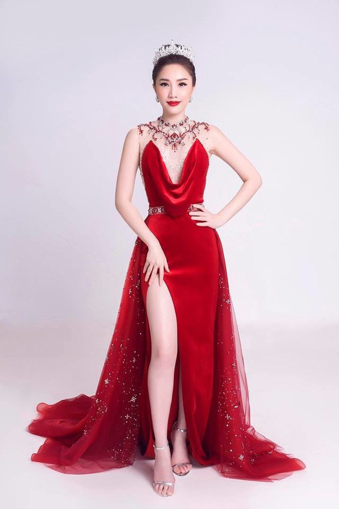 Chỉ trong một thời gian ngắn, công chúng đã đếm mỏi tay trên dưới... hai chục lần 