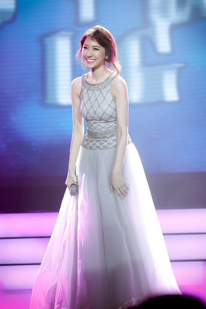 Chỉ trong một thời gian ngắn, công chúng đã đếm mỏi tay trên dưới... hai chục lần 