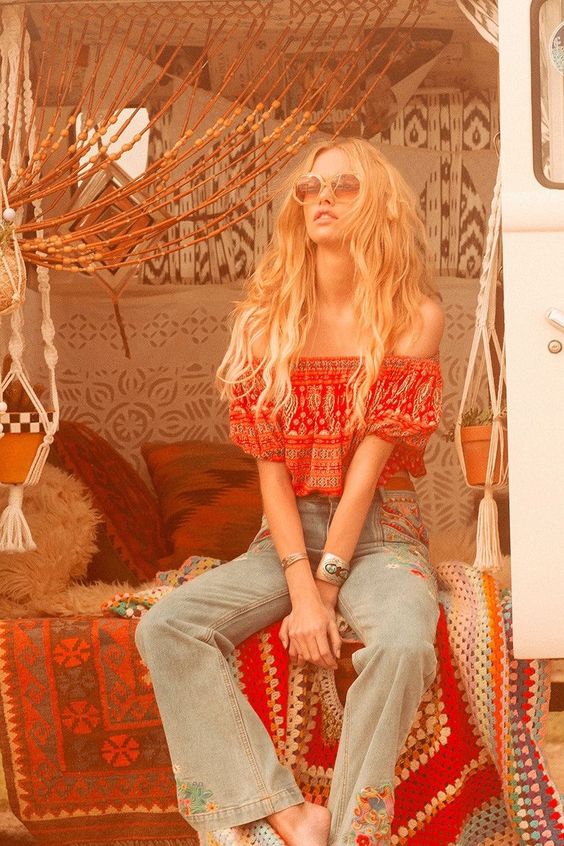 Cô nàng vintage làm gì để trông nổi bật với bộ cánh của mình