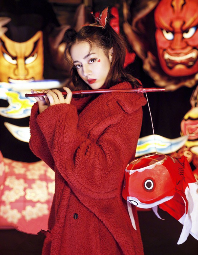 Dù có đụng hàng với cả loạt sao nữ khác, thì khí chất của Phạm Băng Băng vẫn cứ khiến người ta phải xuýt xoa, trầm trồ