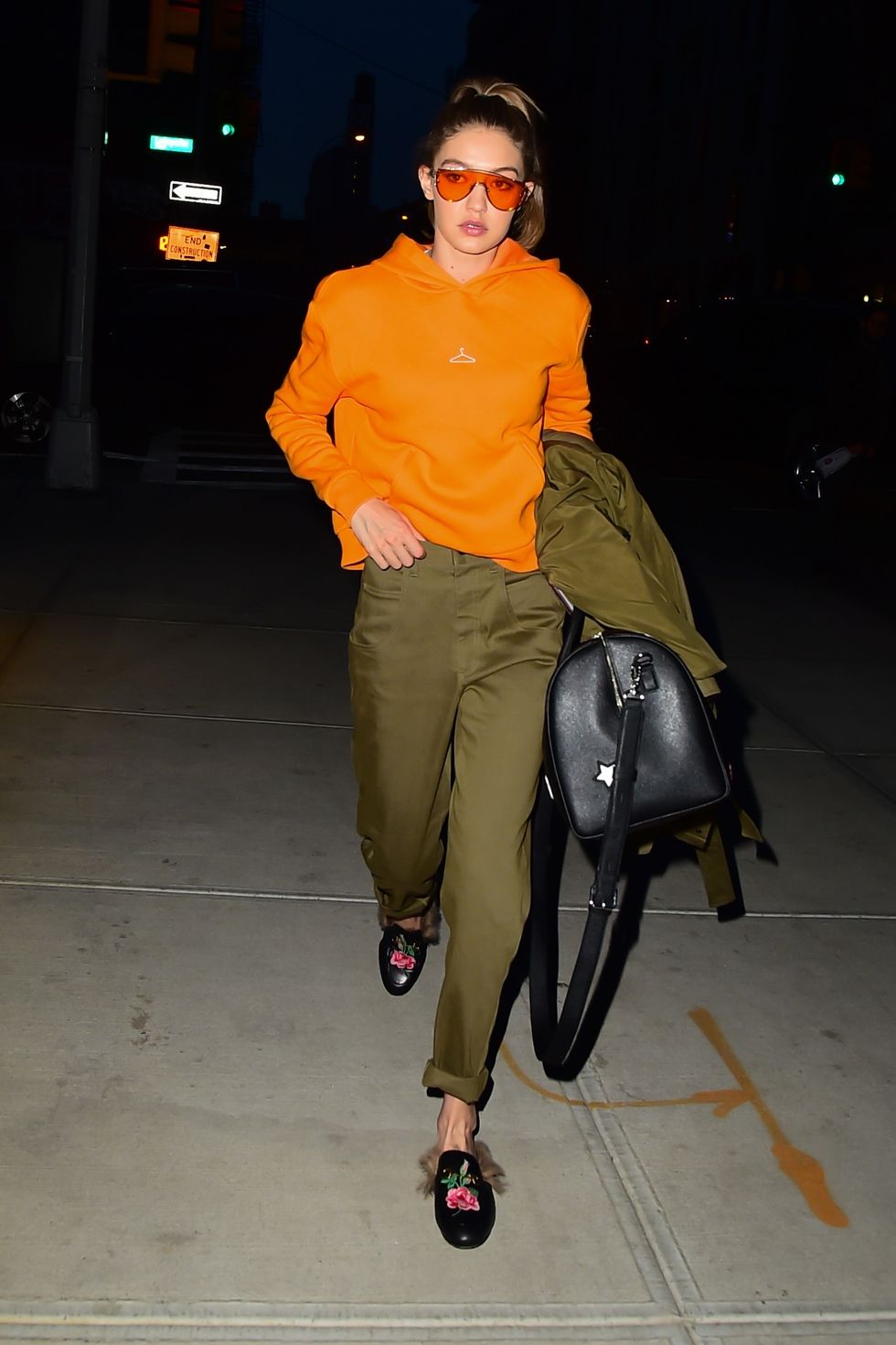 Được biết đến là một trong những thiên thần của Victoria’s Secret, Gigi Hadid luôn biết cách lựa chọn trang phục để trở nên nổi bật và thời thượng
