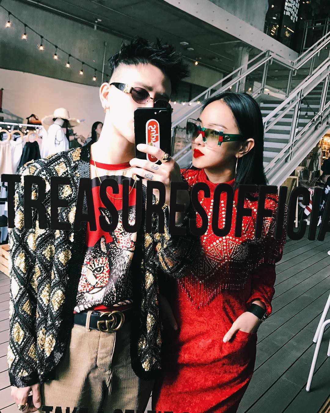 Không chỉ đồng điệu về tâm hồn và xứng đôi về mặt ngoại hình, Châu Bùi và Decao còn là hai mảnh ghép thời trang tuyệt đối trùng khớp