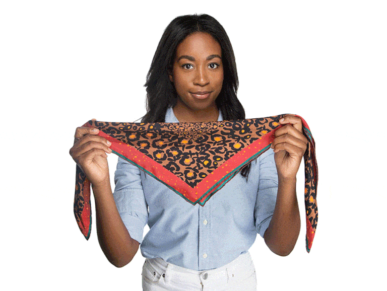 Một chiếc khăn lụa luôn có nhiều cách biến tấu để tạo điểm nhấn cho set đồ của bạn