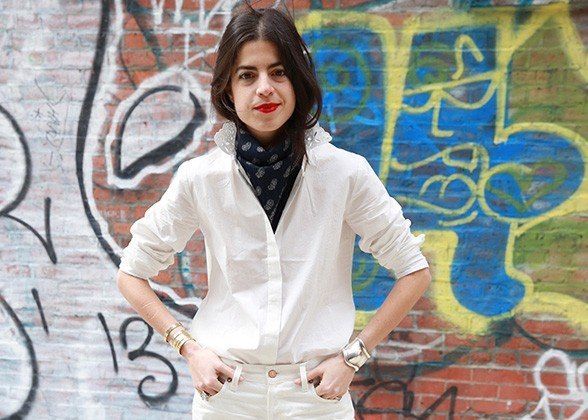 Một chiếc khăn lụa luôn có nhiều cách biến tấu để tạo điểm nhấn cho set đồ của bạn