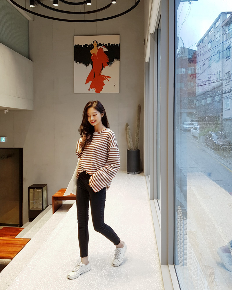 Mùa này nên mặc gì cho hợp với thời tiết và cập nhật xu thế thời trang thế giới nhỉ?