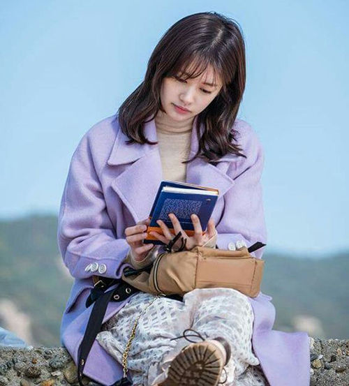 Nếu muốn thật thanh lịch và thời thượng hãy họ ngay bí kíp phối đồ với tông màu nữ hoàng của năm 2018