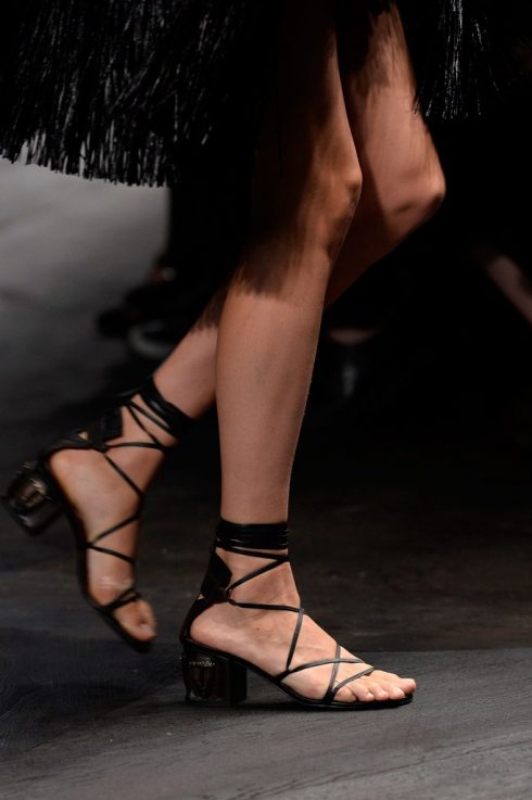 Những kiểu giày sandal nữ hot nhất