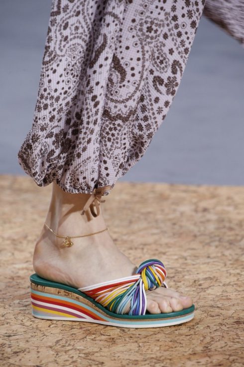 Những kiểu giày sandal nữ hot nhất