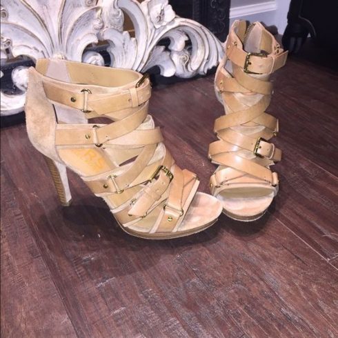 Những kiểu giày sandal nữ hot nhất