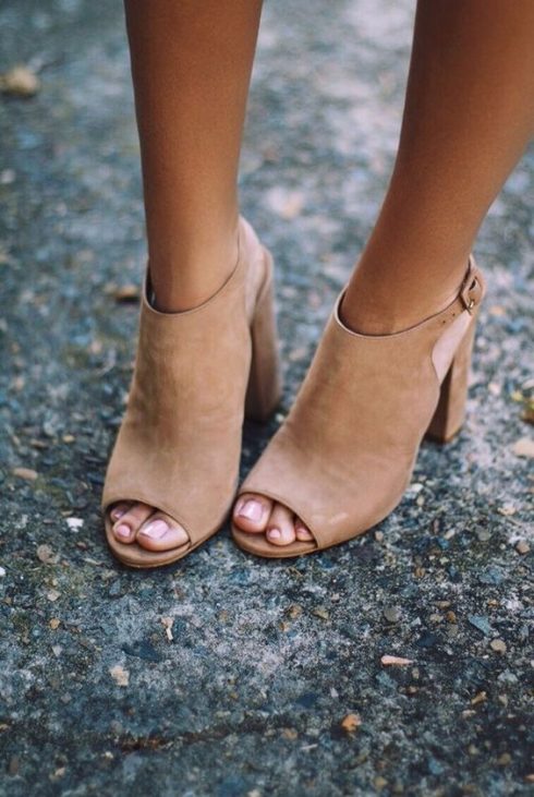 Những kiểu giày sandal nữ hot nhất