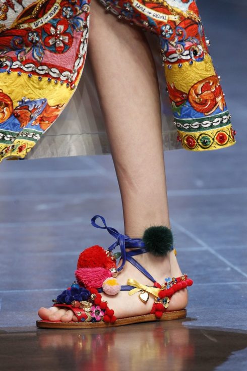 Những kiểu giày sandal nữ hot nhất