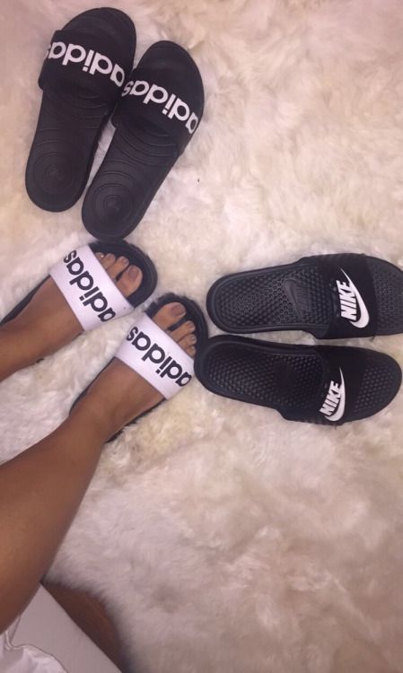 Những kiểu giày sandal nữ hot nhất