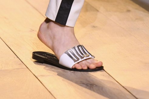 Những kiểu giày sandal nữ hot nhất
