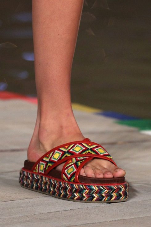 Những kiểu giày sandal nữ hot nhất