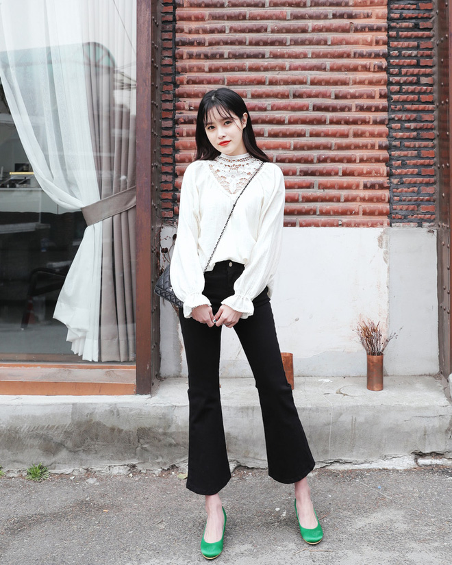 Những set đồ công sở trắng đen quen mà lạ cho những ngày cuối năm