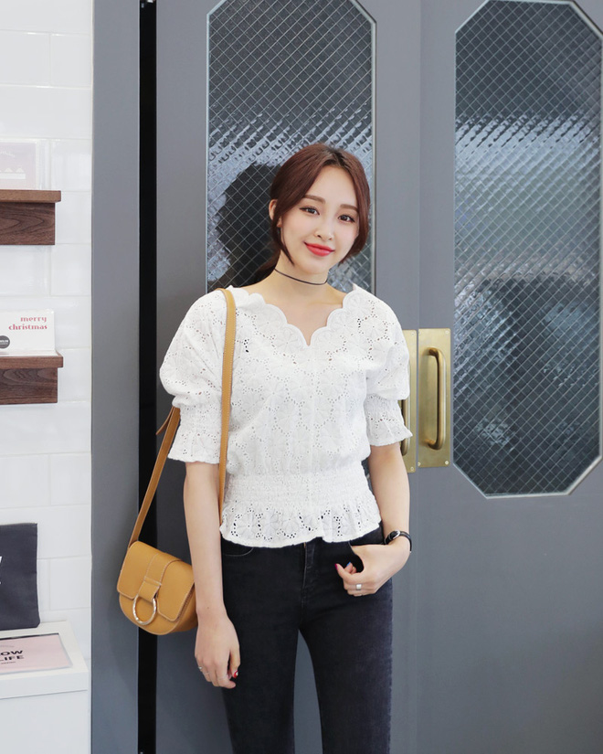Những set đồ công sở trắng đen quen mà lạ cho những ngày cuối năm