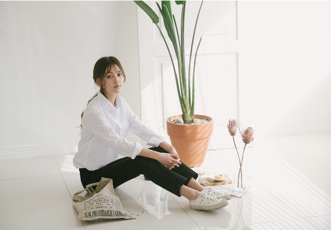 Những set đồ công sở trắng đen quen mà lạ cho những ngày cuối năm