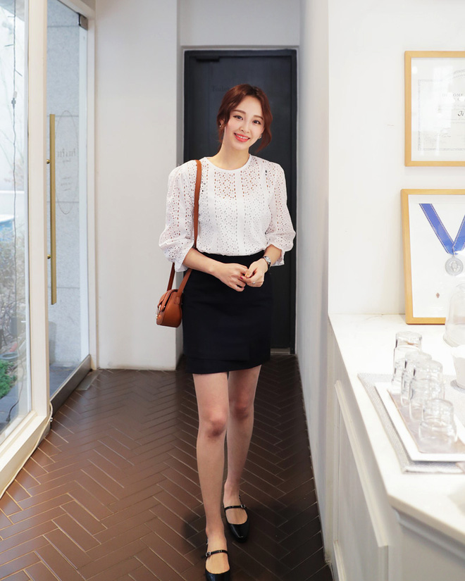 Những set đồ công sở trắng đen quen mà lạ cho những ngày cuối năm