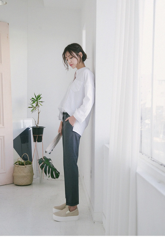 Những set đồ công sở trắng đen quen mà lạ cho những ngày cuối năm