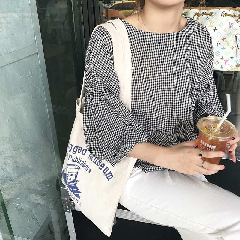 Sự trở lại đầy thuyết phục của những chiếc túi mà tưởng chừng đã bị bỏ quên ở quá khứ