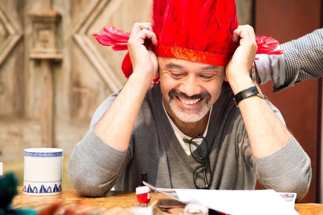 Tại sao giày cao gót Christian Louboutin lại có đế màu đỏ?