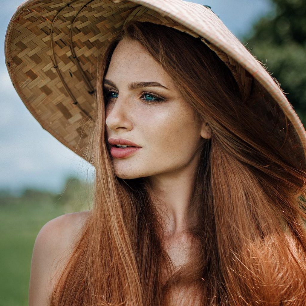 Từ một cô nàng có nguy cơ… bị hói, Anastasia Sidorova đã lấy lại được mái tóc dài óng ả đầy sức sống