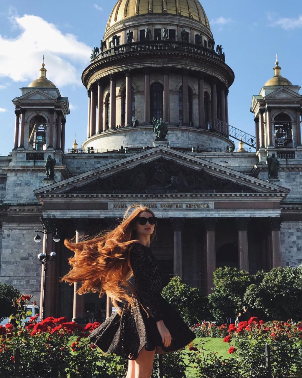 Từ một cô nàng có nguy cơ… bị hói, Anastasia Sidorova đã lấy lại được mái tóc dài óng ả đầy sức sống